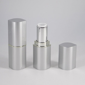 Tube à lèvres en ABS argenté de forme personnalisée unique, emballage en forme de bouche, tube à lèvres vide en ABS finition métallique - Product Image 4