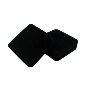 Caja de insignia de regalo sin deslustrar de terciopelo negro personalizada ecológica con logotipo impreso - Product Image 2