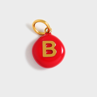 Pendentifs en résine émaillée vibrante, 26 lettres, gravure anglaise, breloques en acier inoxydable plaqué or, vente en gros