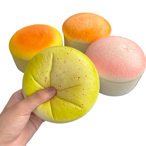 Juguete DIY de 5 pulgadas, modelo de pan de bizcocho vascuero de esponja suave y blandita, con forma redonda lenta, color verde Matcha, para decoración de escritorio - Product Image 4