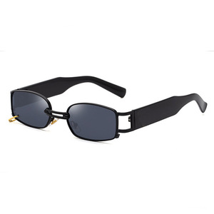 Lunettes de soleil C1 noires et grises à petite monture pour femme, verres PC UV400, monture en plastique et métal, style tendance, protection solaire classe 2 - Product Image 3