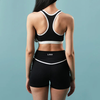 Ensemble de yoga 2 pièces pour femme avec logo personnalisé, soutien-gorge de sport dos nageur à encolure dégagée et short cycliste taille haute à effet ventre plat, couleurs contrastées, idéal pour l'entraînement, fabrication usine