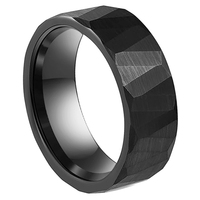 Bague de mariage martelée en carbure de tungstène plaqué noir 8 mm pour homme - Vente en gros de bijoux par Cheng Jewelers
