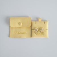Pochette à bijoux en microfibre avec bouton-pression, insert pour carte, logo personnalisé, emballage de bijoux en forme d'enveloppe colorée