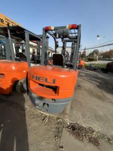 رافعة شوكية ديزل مستعملة صغيرة هيلي بحمولة 30 طن مع محرك احتراق داخلي 3 متر - Product Image 4