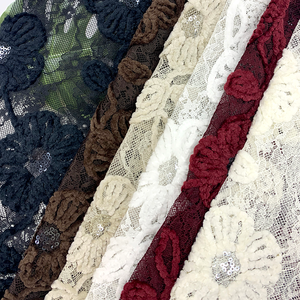 Tissu en dentelle chenille rouge avec broderie florale traditionnelle africaine et strass, en gros, en stock, pour robes de Quinceañera pour femmes - Product Image 2