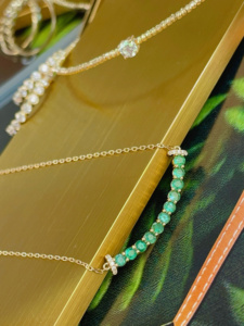 สร้อยคอเพชรทองคำ 18k รุ่น Xinfly Minimalist ประดับมรกตทรงยิ้ม ดีไซน์เรียบหรู AU750 ของขวัญเครื่องประดับสุดหรู - Product Image 5