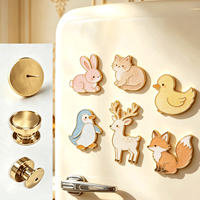 Vente en gros de badges de revers en émail souple, design personnalisé, couleur or rose, avec logo gravé et carte de support