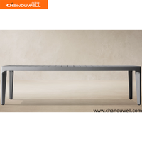 Ensemble de salle à manger d'extérieur moderne en aluminium avec chaises à dossier en corde tressée et table rectangulaire à plateau à lattes pour patio, jardin, villa
