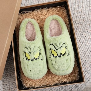 Pantofole a Forma di Mostro Verde Peloso per Uomo e Donna, Calde e Antiscivolo per l'Inverno e Natale, in Tessuto Jacquard per Interni - Product Image 3