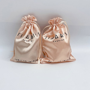 ถุงเก็บผมต่อแบบมีเชือกผูก ทำจากผ้าไหมซาติน พิมพ์โลโก้แบรนด์ได้ สำหรับใส่ผมต่อและวิก - Product Image 5