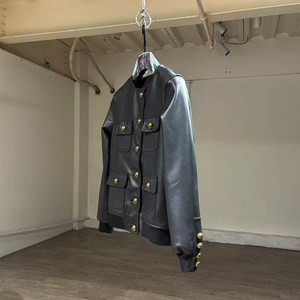 Quantité minimum <span class=keywords><strong>de</strong></span> commande : 1 pièce |   Veste en cuir véritable noire <span class=keywords><strong>de</strong></span> style américain, ajustée, haut <span class=keywords><strong>de</strong></span> gamme, personnalisable, avec boucles métalliques multiples - Product Image 2