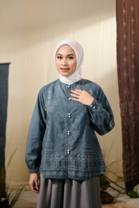 Camisa de mezclilla de manga larga con diamantes para mujer al por mayor, nueva moda de otoño, estilo vintage, diseño casual tejido con patrón sólido - Product Image 5