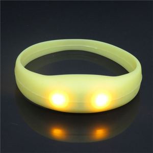 Bracelet lumineux en silicone personnalisé avec logo, activé par le son, pour les fêtes et les concerts, vente en gros - Product Image 4