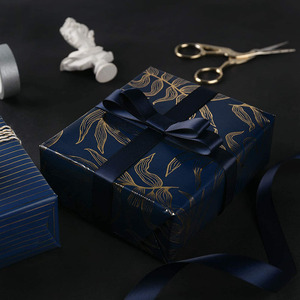 Với Đường Cắt Tùy Chỉnh In Giấy Gói Cuộn Giấy Gói Quà Nhà Sản Xuất Giấy Gói Cuộn Và Bột Gỗ Vàng Hải Quân - Product Image 5