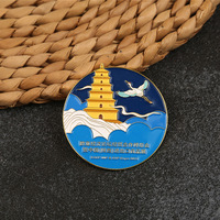 Broches personnalisées en alliage de zinc plaqué or, émail peint, badges métalliques, logo personnalisé, cadeau souvenir pour vêtements et sacs