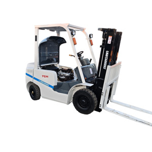 Montacargas Diésel Todoterreno Usado TCM FD25 de 2.5 Toneladas de Capacidad con Neumáticos Sólidos, Motor/Caja de Cambios de Larga Duración, Origen Japón, Probado - Product Image 1