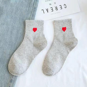 定制图案韩版棉袜秋冬带爱心可爱中筒女袜 - Product Image 5
