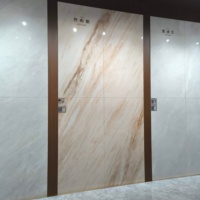 Carrelage en porcelaine marbrée beige poli 600x1200mm, aspect pierre Calacata blanc mat de luxe, moderne, pour villas et écoles