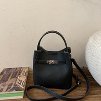 Mini sac à main en forme de seau avec pendentif, sac bandoulière en PU à sangle réglable pour femmes, usage quotidien