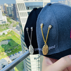 Chine fabricant de haute qualité en métal personnalisé San <span class=keywords><strong>Judas</strong></span> chapeau broche chaîne pendentif doré pour chapeau - Product Image 4