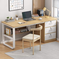 Élégant bureau d'ordinateur d'étudiant de table d'étude de ménage simple avec l'étagère et les armoires pour l'étude à la maison