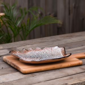Fuente Tiermes Blanco 23 cm, plato de cerámica con forma de hoja para servir - Product Image 2