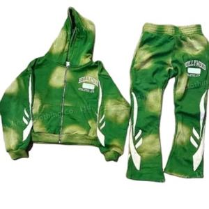 Conjunto de Sudadera y Pantalones Deportivos Personalizados con Bordado Vintage, Pantalones Deportivos Acampanados y Sudadera con Capucha, Estilo Desgastado con Lavado Ácido para Hombre - Product Image 1