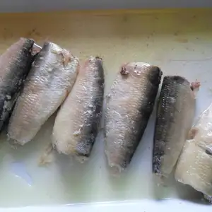 Varios tipos de pescado en conserva mejor enlatados sadine