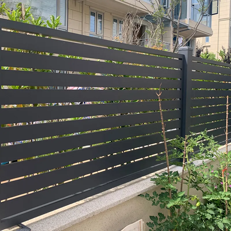 Panneaux de clôture à persiennes en aluminium sur mesure Clôture à lattes Clôture de jardin en aluminium