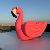 Flamants roses gonflables géants pour accessoires dans les festivals de musique tropicale