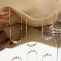 Chaînes de cou en acier et or tendance, collier en acier inoxydable avec pendentif incrusté de zircon, accessoires brillants pour un glamour quotidien TGXL14710