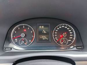 Volkswagen <span class=keywords><strong>Touran</strong></span> 1.4T SUV 5 places à traction avant avec toit ouvrant panoramique, sièges en cuir clair, <span class=keywords><strong>pneus</strong></span> R19, conduite à gauche, voitures en provenance de Chine, modèle 2013 - Product Image 4