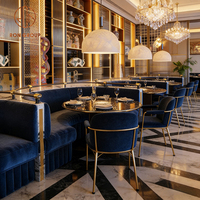 Canapé de luxe moderne en velours bleu foncé avec structure en métal doré, ensemble de chaises et table en marbre pour café, restaurant et hôtel haut de gamme