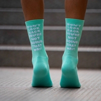 Chaussettes de sport de haute qualité à faible MOQ, logo personnalisé, chaussettes de cyclisme performantes, rembourrage amortissant, chaussettes de sport de grande marque pour joueurs