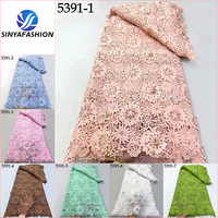 Tissu en dentelle guipure 3D de luxe Sinya avec broderie pour femmes, 5 yards, pierres en verre en forme de goutte d'eau, dentelle soluble dans l'eau
