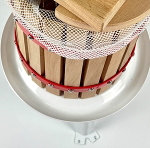 Exprimidor de mano de 12L con varios modelos, fuente de madera cruda de fabricantes para planta de procesamiento de frutas, uso en restaurante, condición usada - Product Image 2