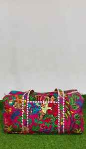 Sac de voyage matelassé en coton fait main indien pour femme – Confortable, décontracté, idéal pour le week-end, avec fermeture éclair, pour le shopping ou à porter à l'épaule - Product Image 2