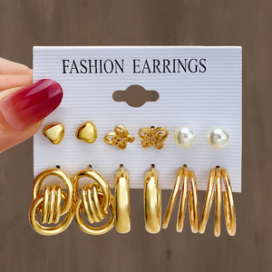Nuovo <span class=keywords><strong>Set</strong></span> di <span class=keywords><strong>Orecchini</strong></span> a Cerchio Grandi Trendy con Cuore e Perla Color <span class=keywords><strong>Oro</strong></span> per Donna - Product Image 4