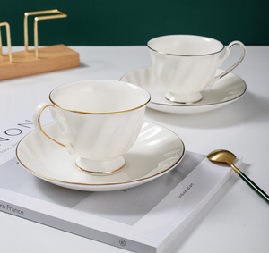ชุดกาแฟเซรามิกเคลือบทองสไตล์ยุโรป พร้อมจานรอง  ผลิตจากเซรามิกเนื้อกระดูก  ปลอดภัยต่อสิ่งแวดล้อม ใช้กับเครื่องล้างจานได้ เหมาะสำหรับโรงแรมหรูและร้านกาแฟ - Product Image 4