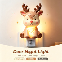 Veilleuse LED Mignonne Renne en Résine à Brancher, Lampe Murale de Noël pour Décoration de Chambre d'Enfant, Vente en Gros et Personnalisation