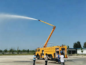 Pompe à incendie aérienne de 32 tonnes HOWO TX 6x4 24M avec grand réservoir d'eau et de mousse - Product Image 3