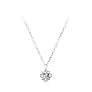 Collier et boucles d'oreilles simples en argent sterling 925 avec pendentif fleur en diamant pour femmes - Luxe abordable, polyvalent et de niche - Product Image 5