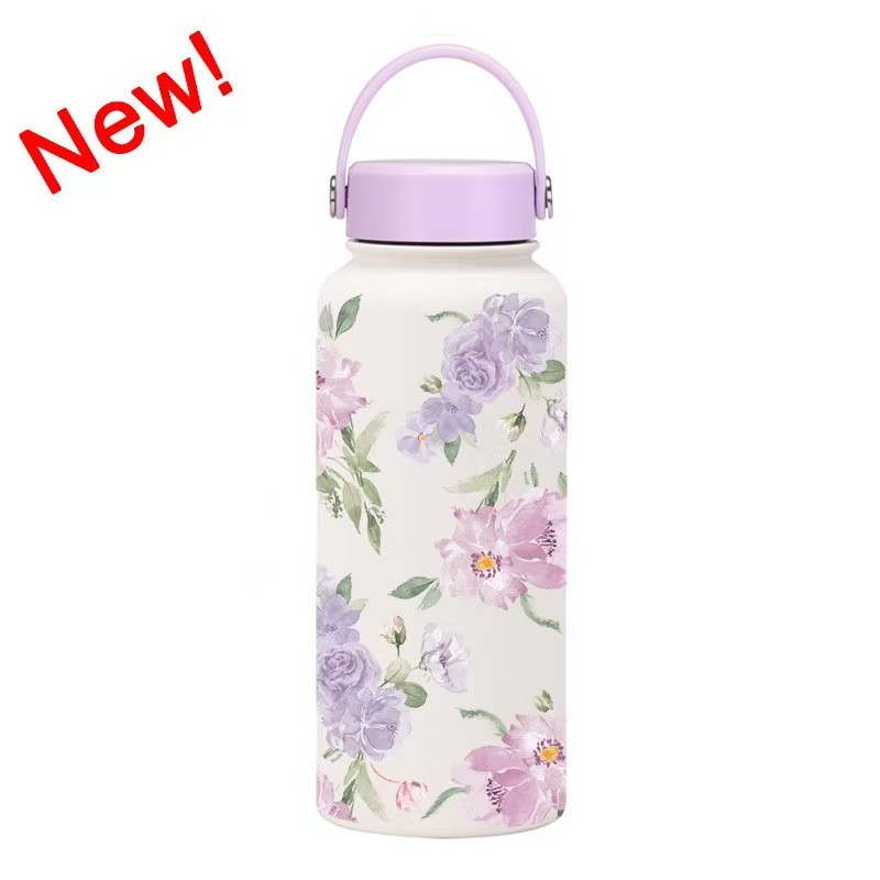 Tasse blanche avec couvercle violet