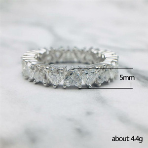 F1222 Anello di fidanzamento classico da donna in oro bianco con diamante taglio triangolare colore D naturale - Product Image 6