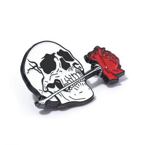 Pin de solapa de calaveras y rosas, broche de Metal, diseño romántico gótico, símbolo de amor y muerte, joyería esmaltada - Product Image 4