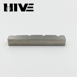 HIVE - Chevalet <span class=keywords><strong>de</strong></span> <span class=keywords><strong>guitare</strong></span> en alliage <span class=keywords><strong>de</strong></span> titane <span class=keywords><strong>de</strong></span> haute qualité 42MM pour <span class=keywords><strong>guitare</strong></span> basse <span class=keywords><strong>électrique</strong></span> 4 <span class=keywords><strong>cordes</strong></span> - Product Image 6