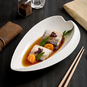 Vente flash - <span class=keywords><strong>Assiette</strong></span> à poisson en porcelaine <span class=keywords><strong>contemporaine</strong></span> de forme irrégulière pour les fêtes, les restaurants et les hôtels - Product Image 1