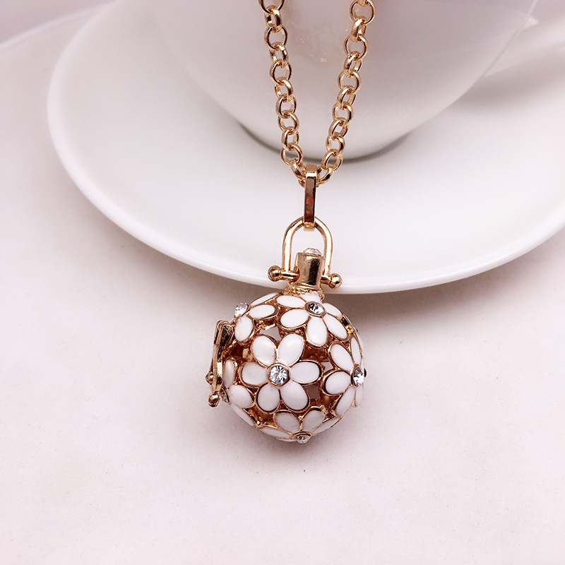 White gold with chain