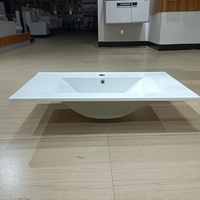 Meuble-lavabo de salle de bain en céramique blanche moderne Lavabo à main au design simple avec montage sur robinet monotrou